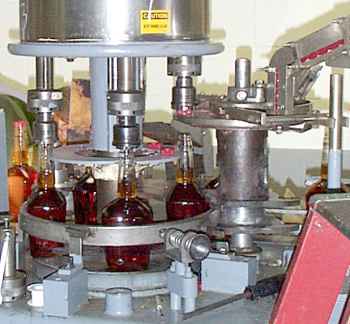 16k - Verschlieen der Flaschen / Closing of Bottles